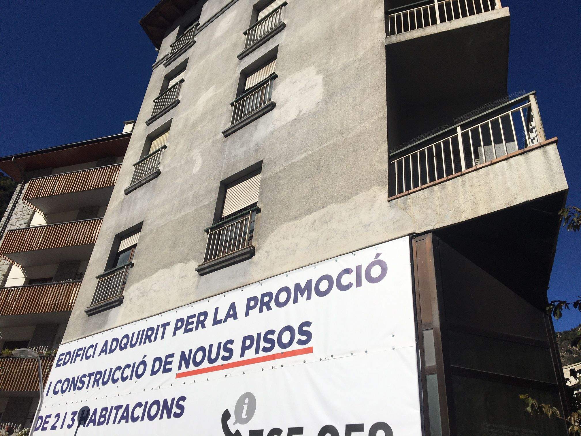 Edifici que es van vendre Crèdit Andorrà a Sant Julià de Lòria.