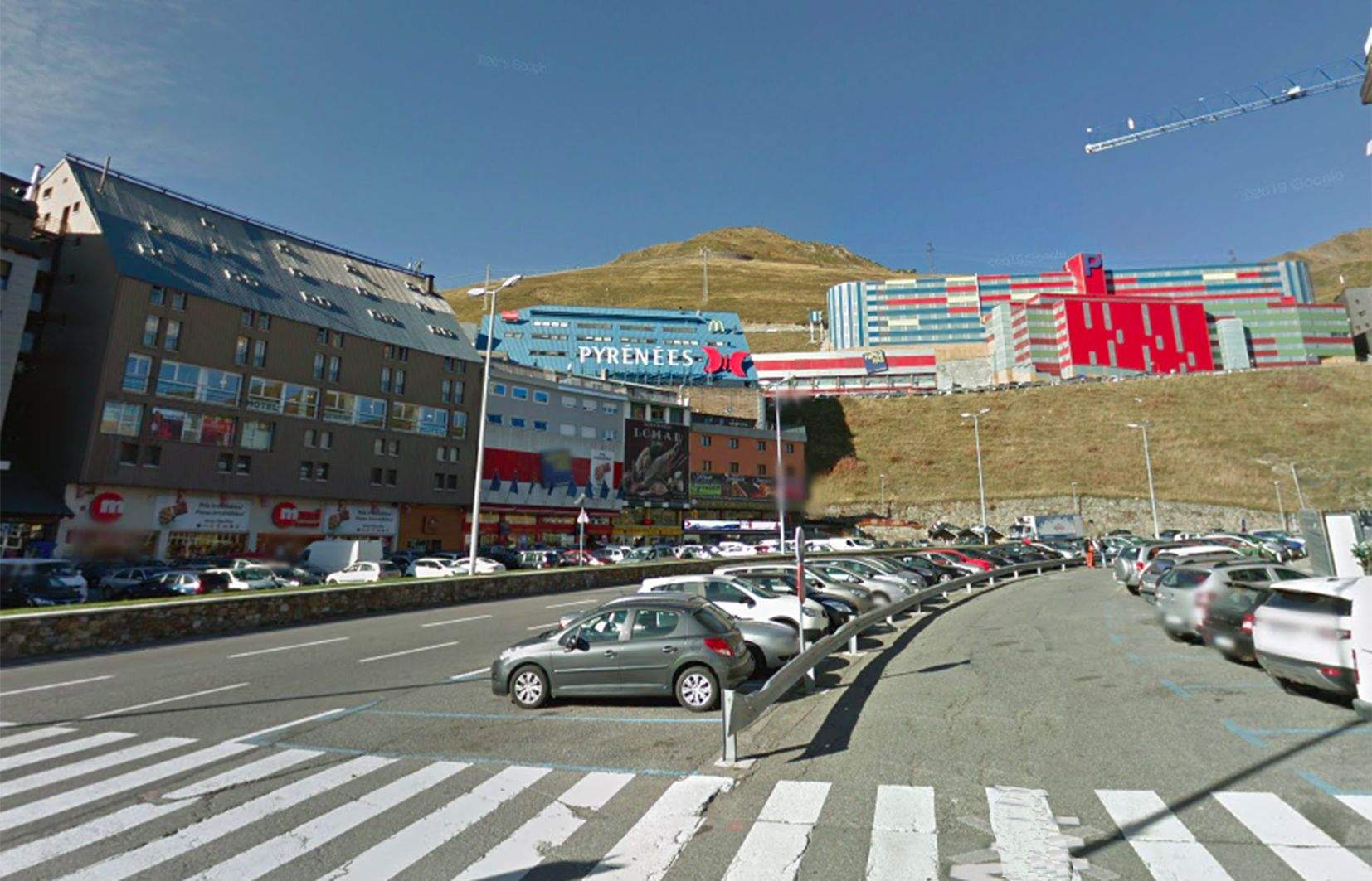 Una imatge de la zona d'estacionament de l'avinguda Consell General.