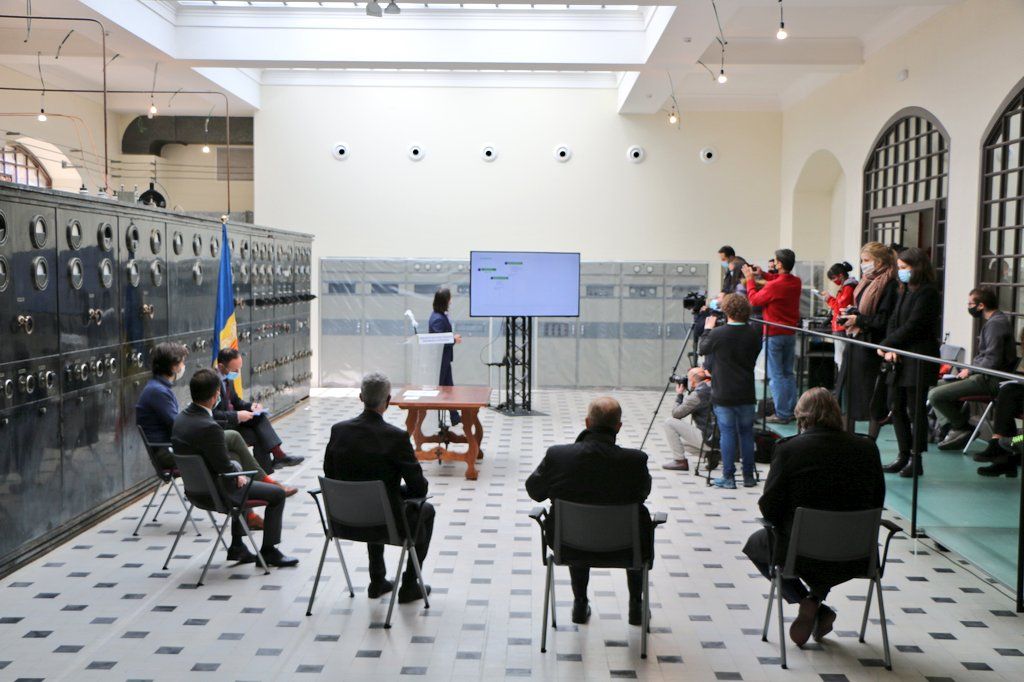 Un instant de l'acte de la signatura de l'acord a Ràdio Andorra.