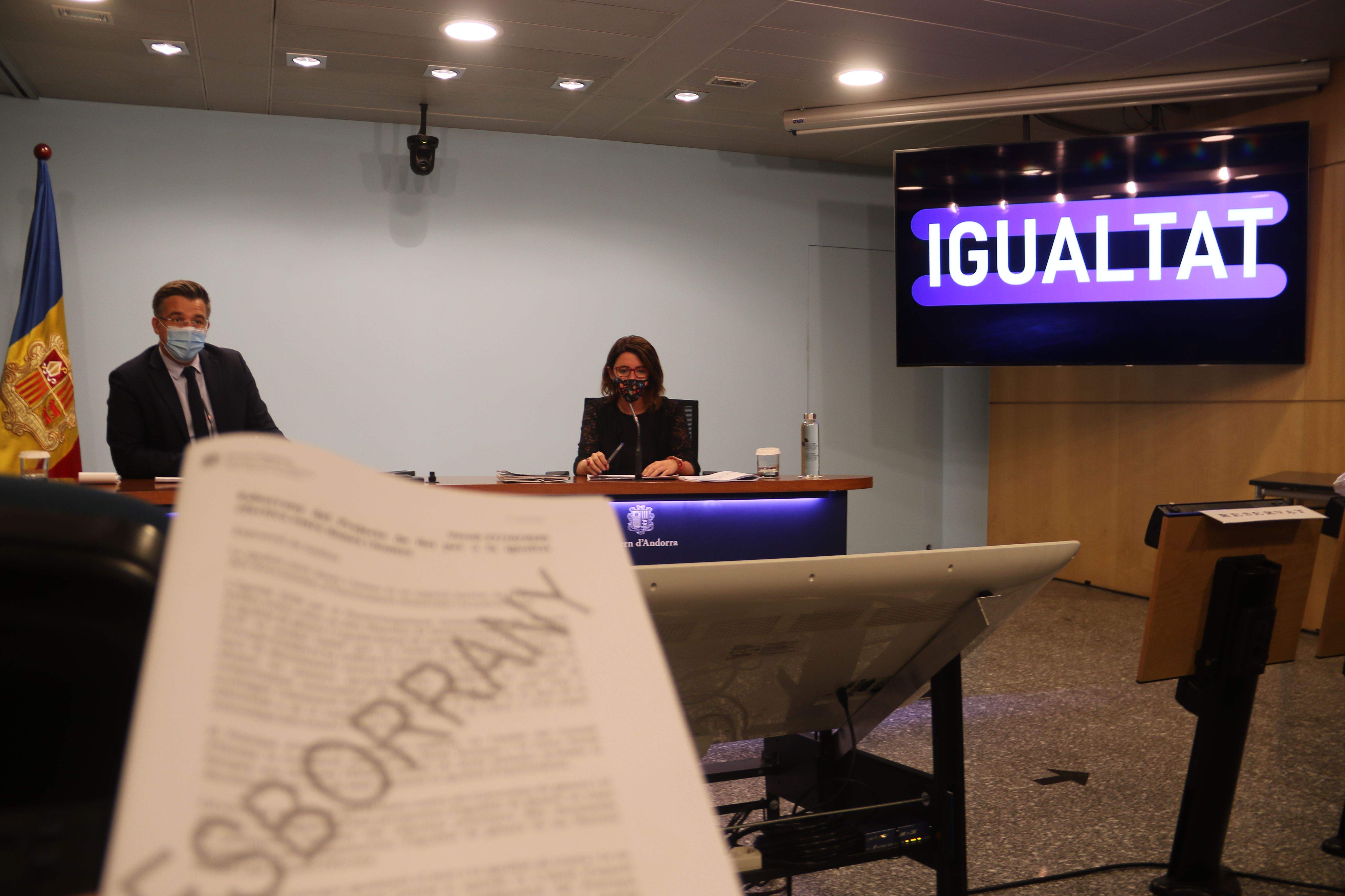 Marc Pons i Mireia Porras han presentat l'esborrany del projecte de llei.