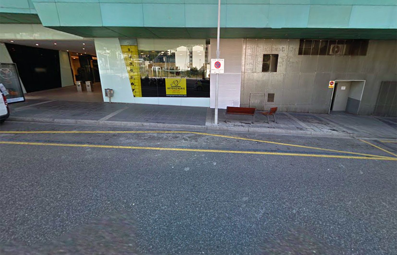 Una imatge d'arxiu de la zona de càrrega i descàrrega de l'Illa Carlemany a l'avinguda Consell de la Terra.