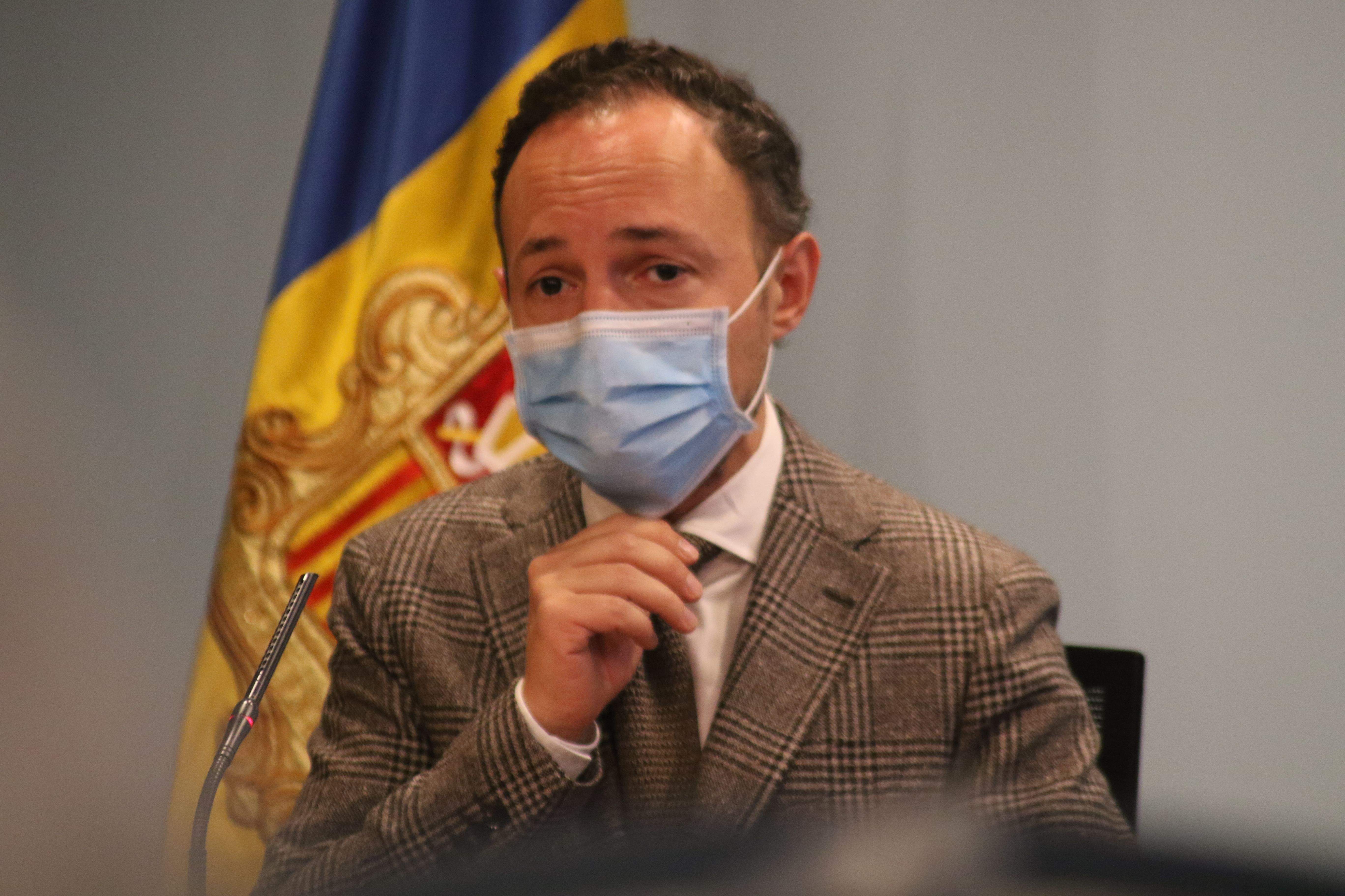 Xavier Espot donant explicacions de les noves mesures i altres consideracions.