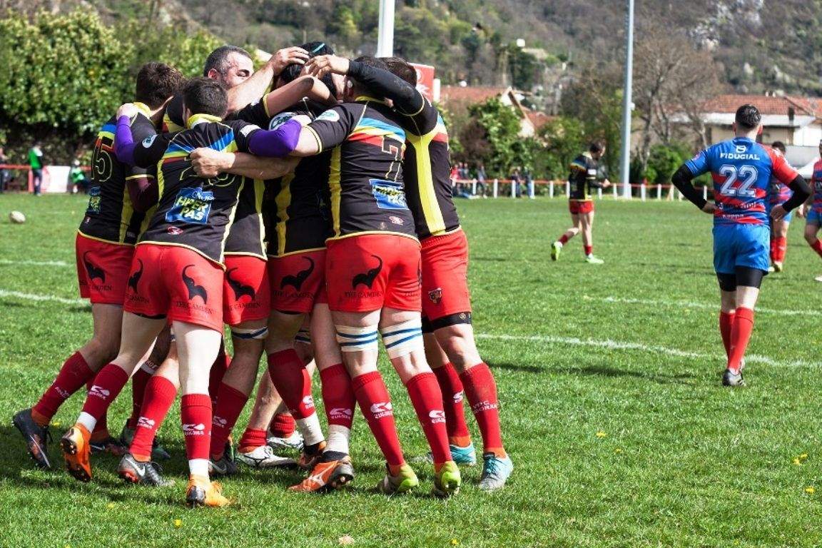 Els jugadors del VPC celebren un assaig en un partit de la temporada passada.