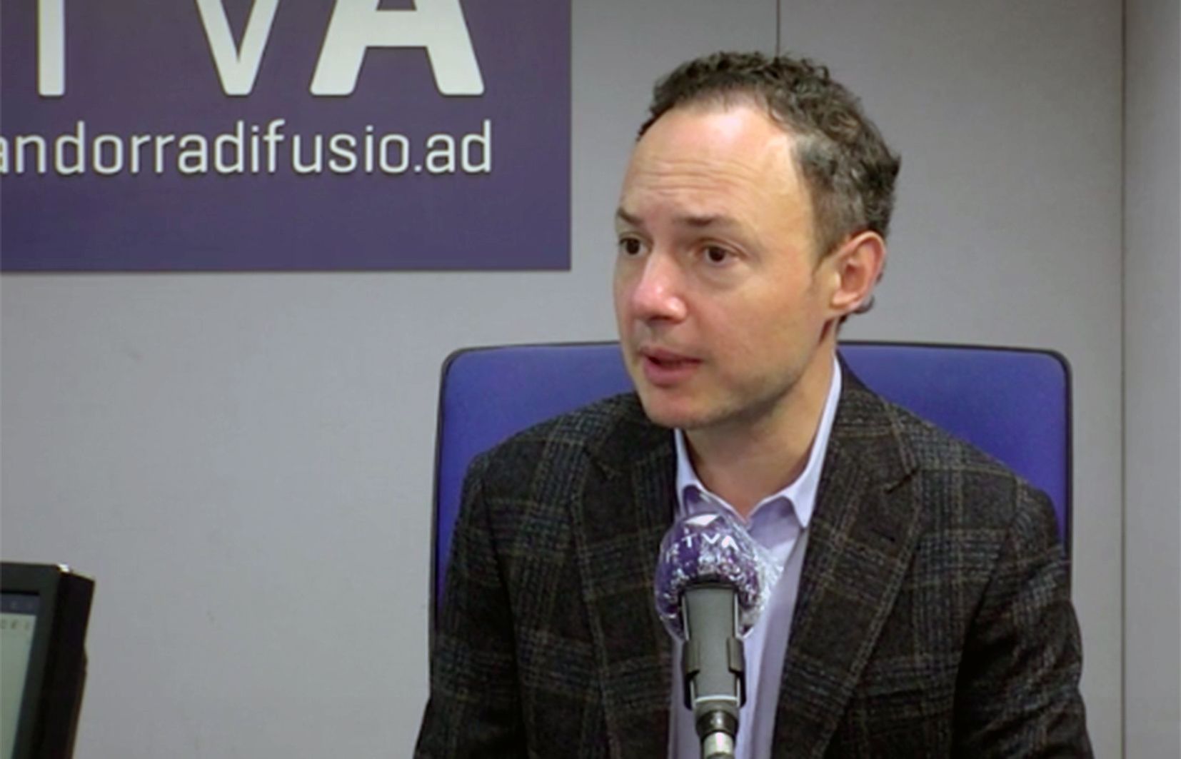 Xavier Espot durant l'entrevista a RNA.