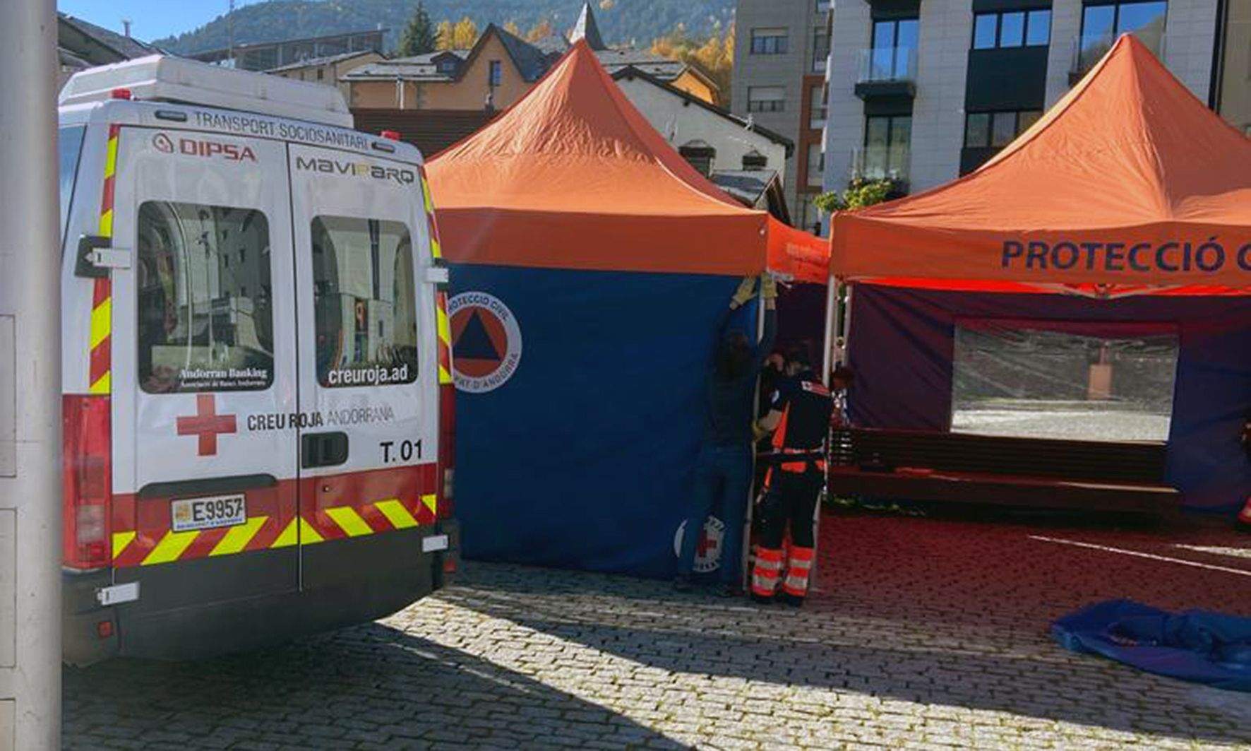 Acabant de polir els detalls de la instal·lació de l''stop lab' a les Fontetes.
