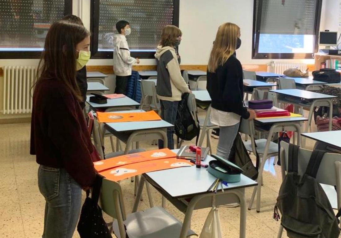 Minut de silenci en homenatge a Samuel Paty al col·legi Sant Ermengol.