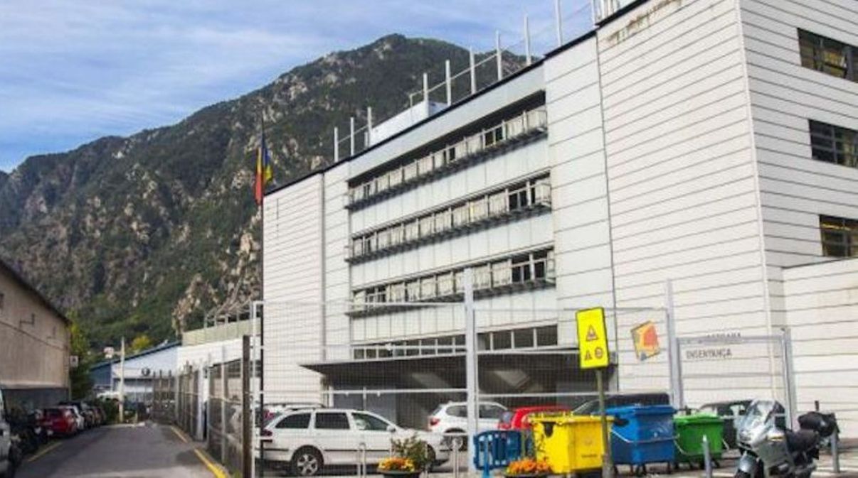 Edifici de l'escola andorrana de Santa Coloma.