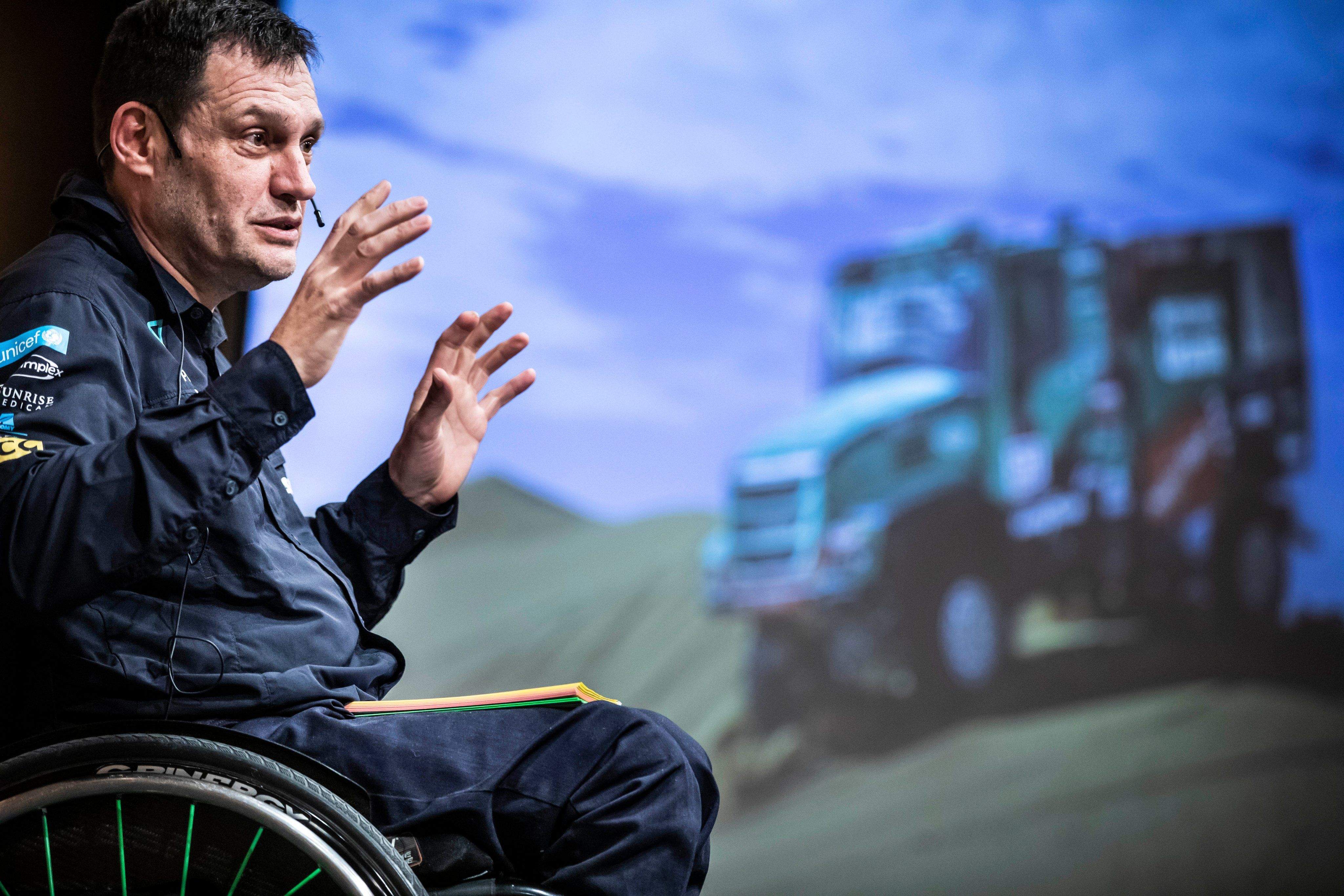 Albert Llovera en una conferència a Andorra la Vella.