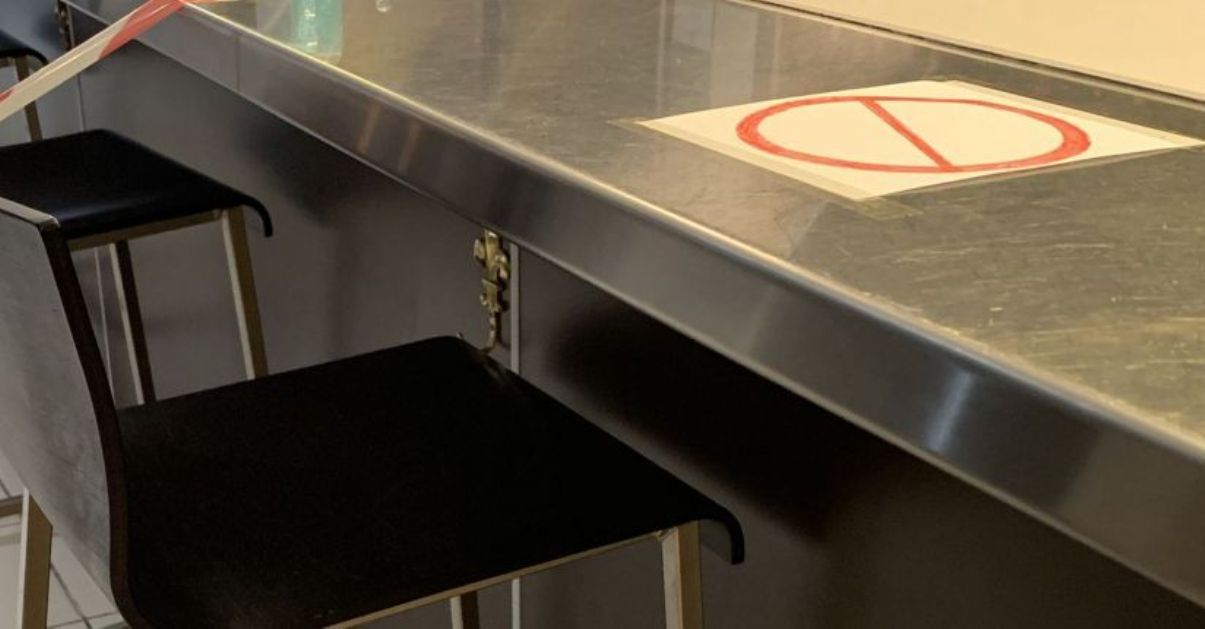 Una barra precintada.