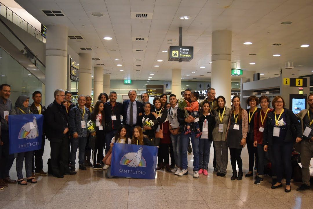 Arribada de les famílies sirianes refugiades el 2018 al Prat; enguany vindran per França.