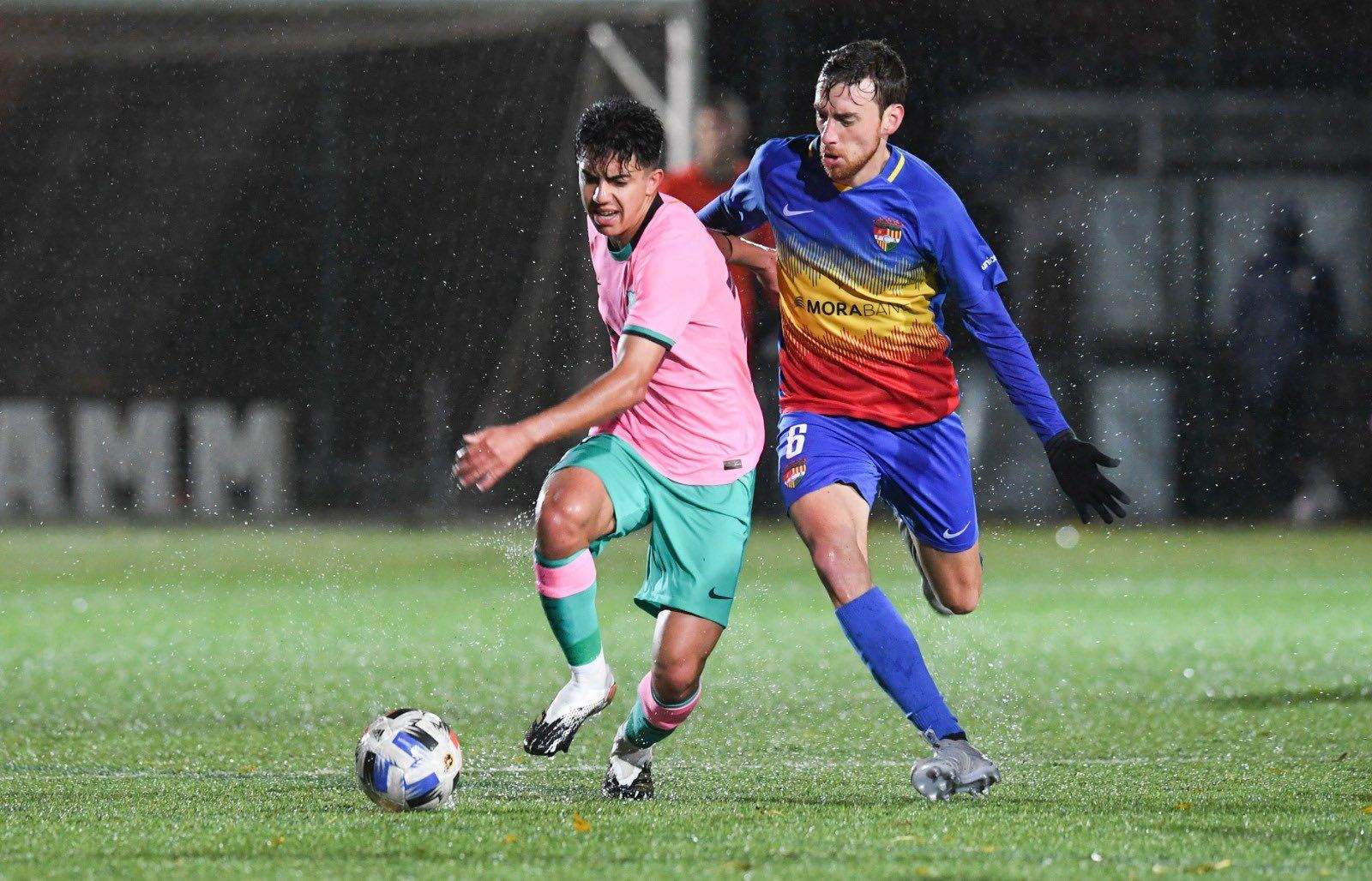 Marchan persegueix Ilias, juvenil que ha debutat amb el filial blaugrana a Prada de Moles. La portaveu del Sindicat, Rebeca Bonache.
