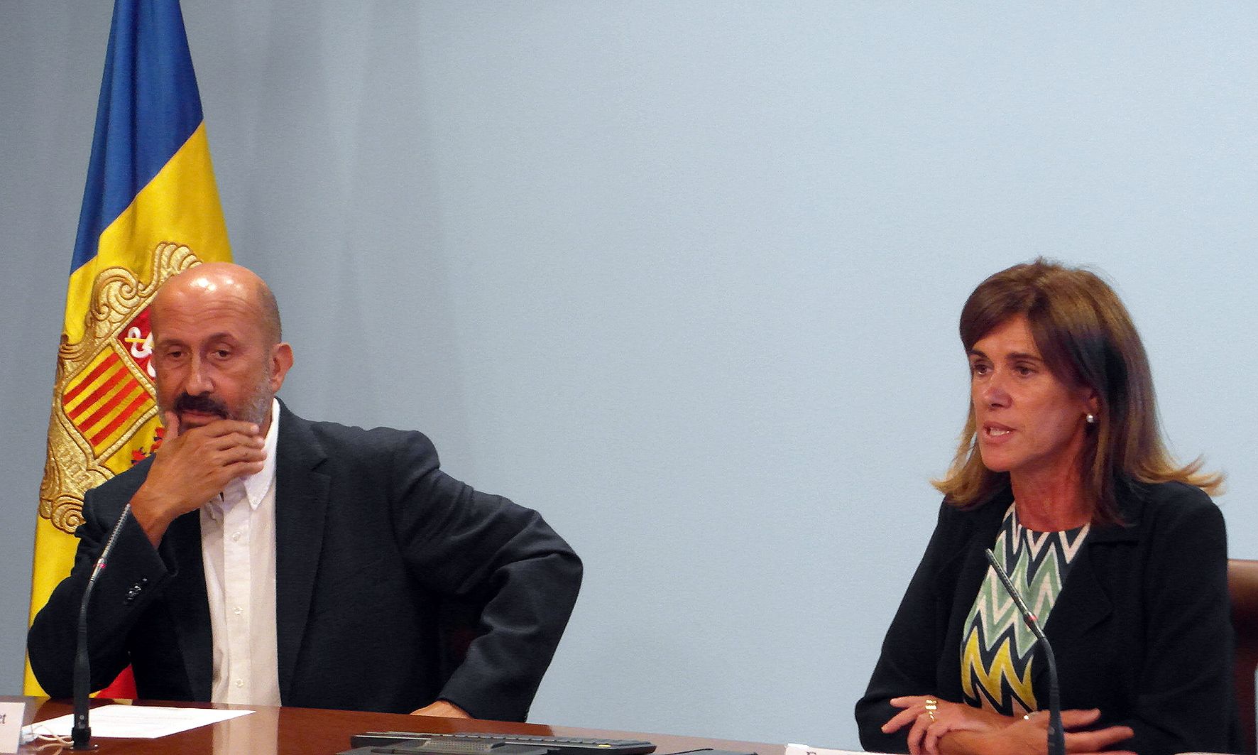 Una de les compareixences conjuntes entre Joan Martínez Benazet i Ester Vilarrubla per tractar la gestió de la pandèmia.