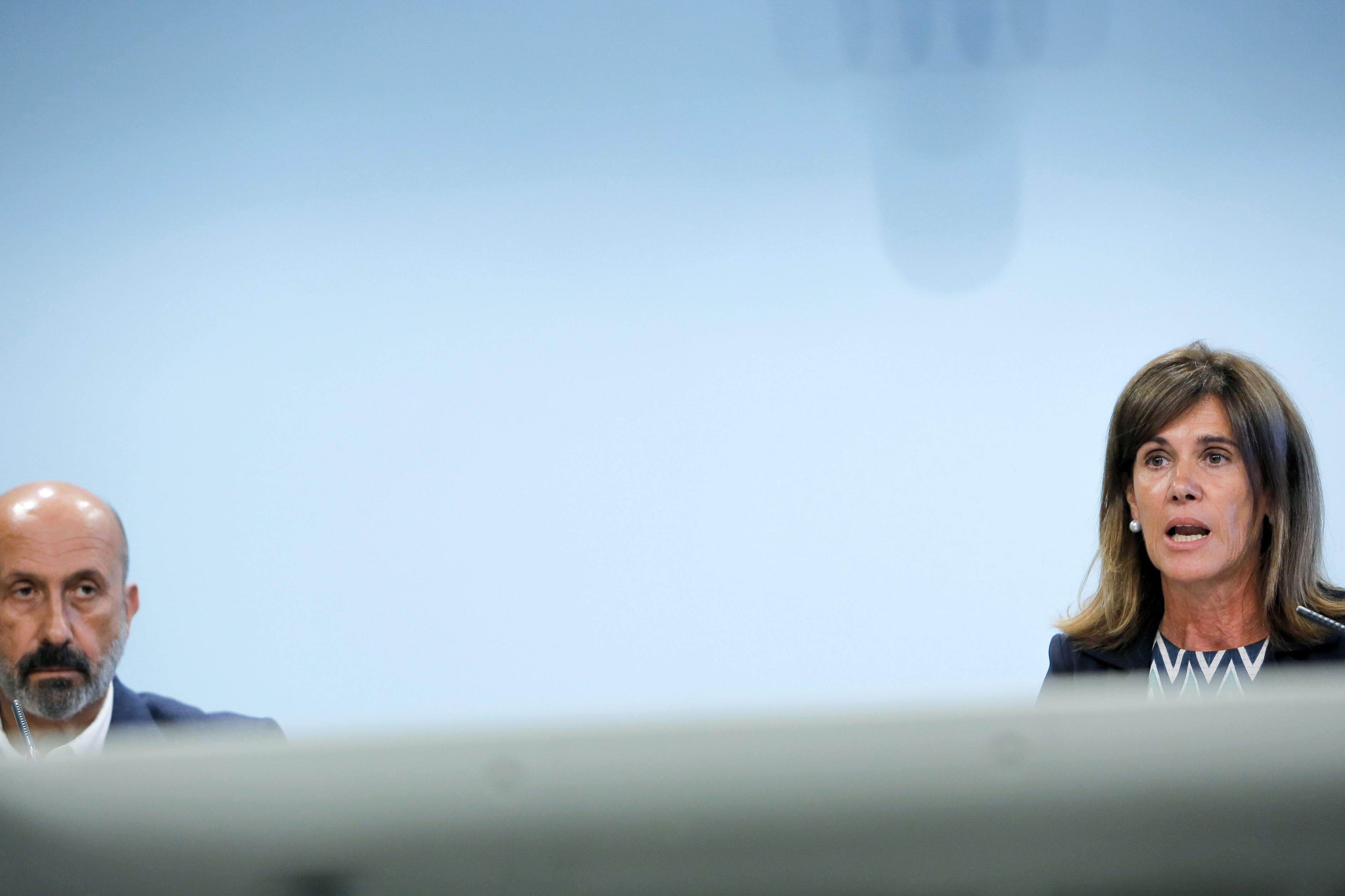 Ester Vilarrubla durant la compareixença, amb Joan Martínez Benazet, per avaluar l'inici del curs.