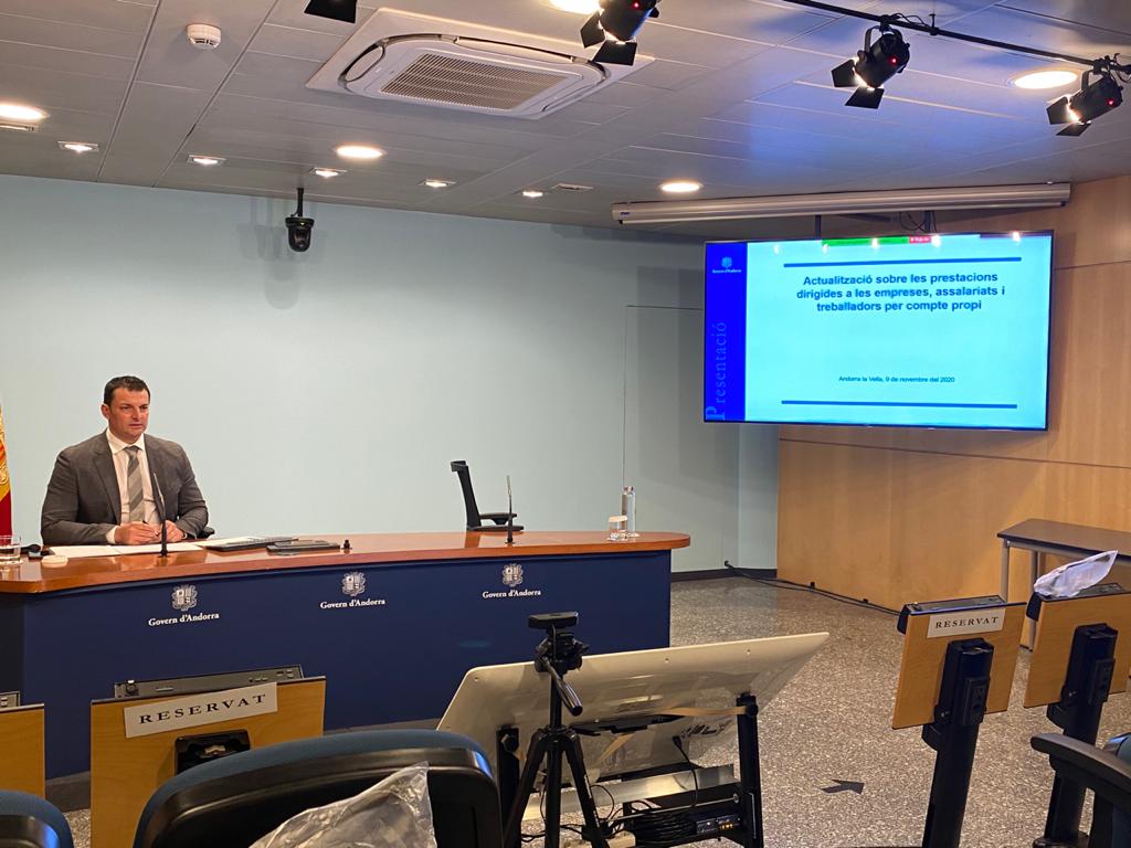 El titular d'Economia, Jordi Gallardo, ha exposat diverses dades relatives a prestacions i ajuts diversos. El titular d'Economia, Jordi Gallardo, ha exposat diverses dades relatives a prestacions i ajuts diversos.