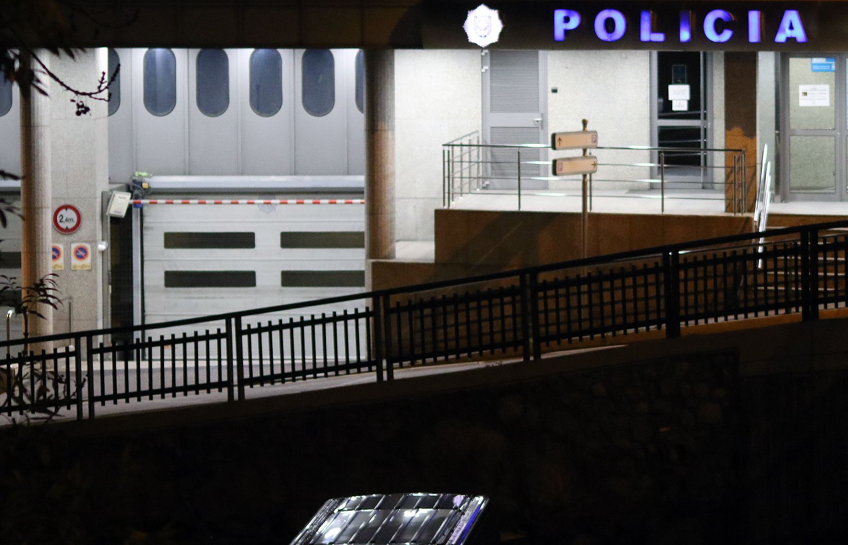 Els fets van passar a la planta -1 del despatx central de policia. Els fets van passar a la planta -1 del despatx central de policia.