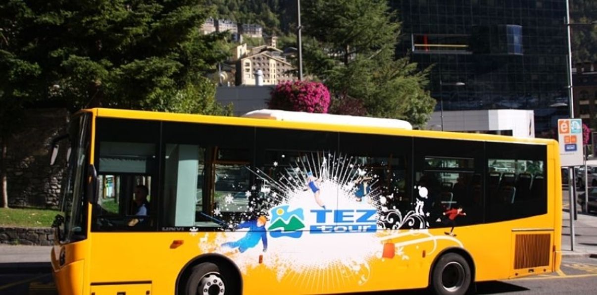 Un dels busos del transport públic.