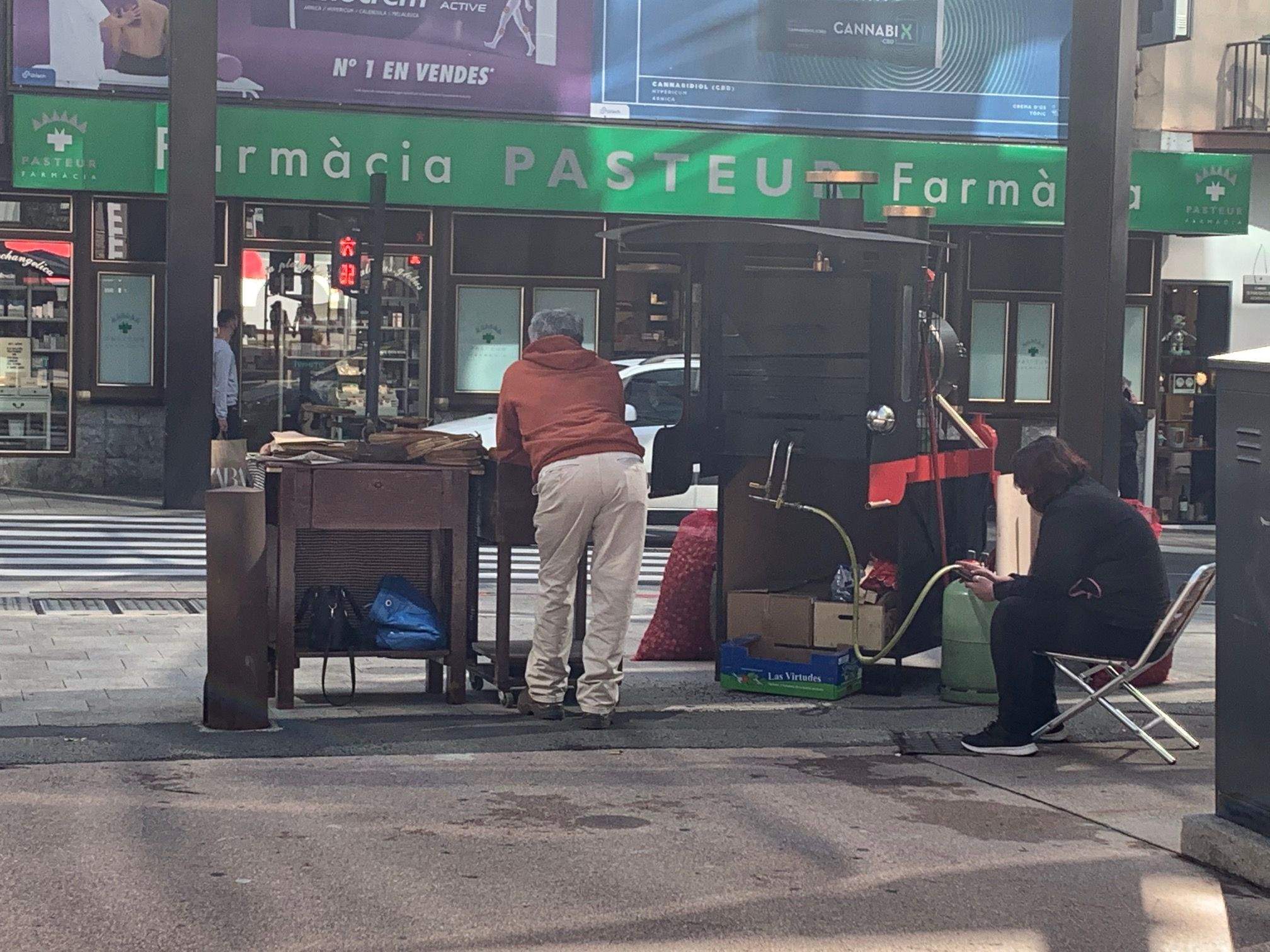 Esperant els clients, que en una part important són els turistes.