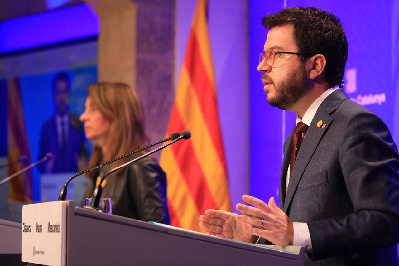 Budó i Aragonés durant la roda de premsa. Budó i Aragonés durant la roda de premsa.