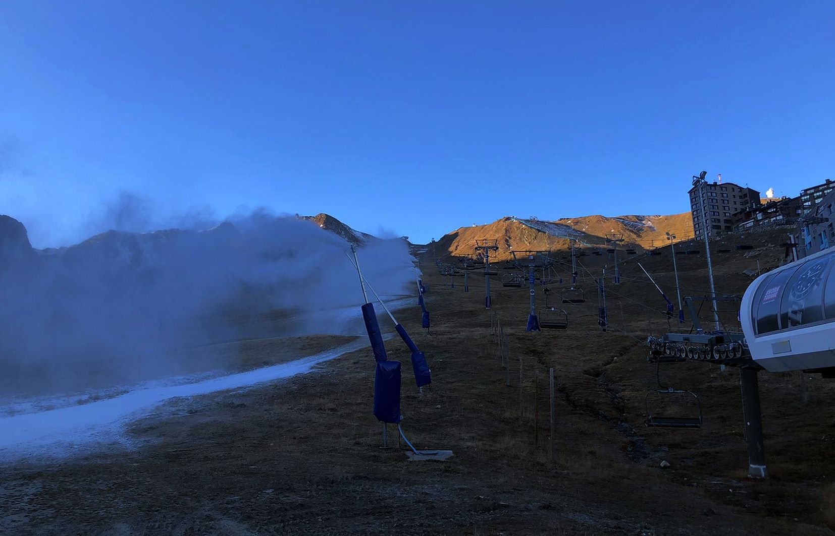 Canons en funcionament aquest matí al Pas de la Casa.