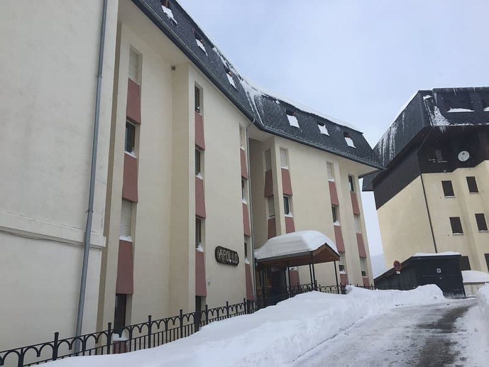 Edifici on, suposadament, es trobava el pis que es volia llogar.