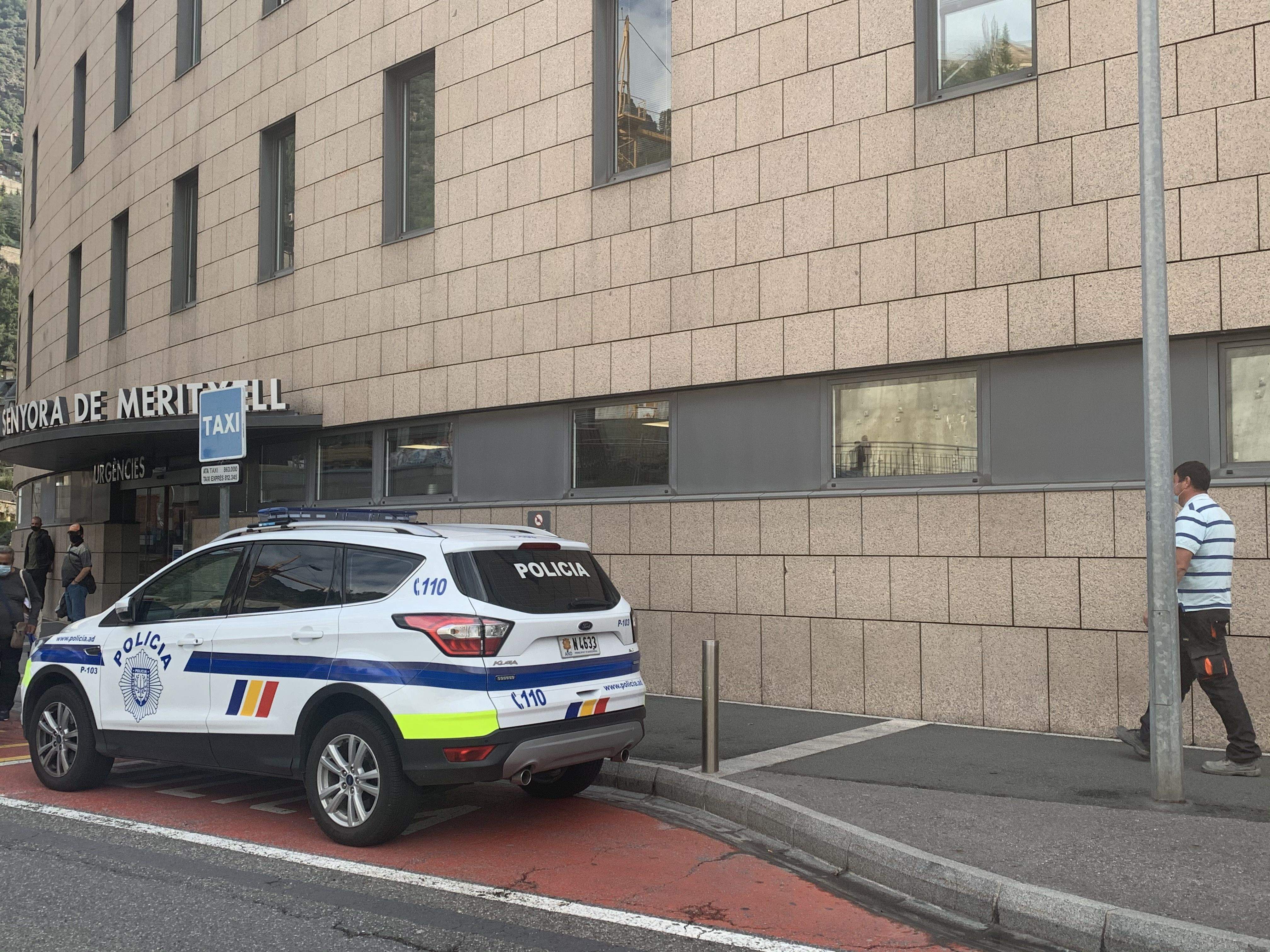 Un cotxe de policia.