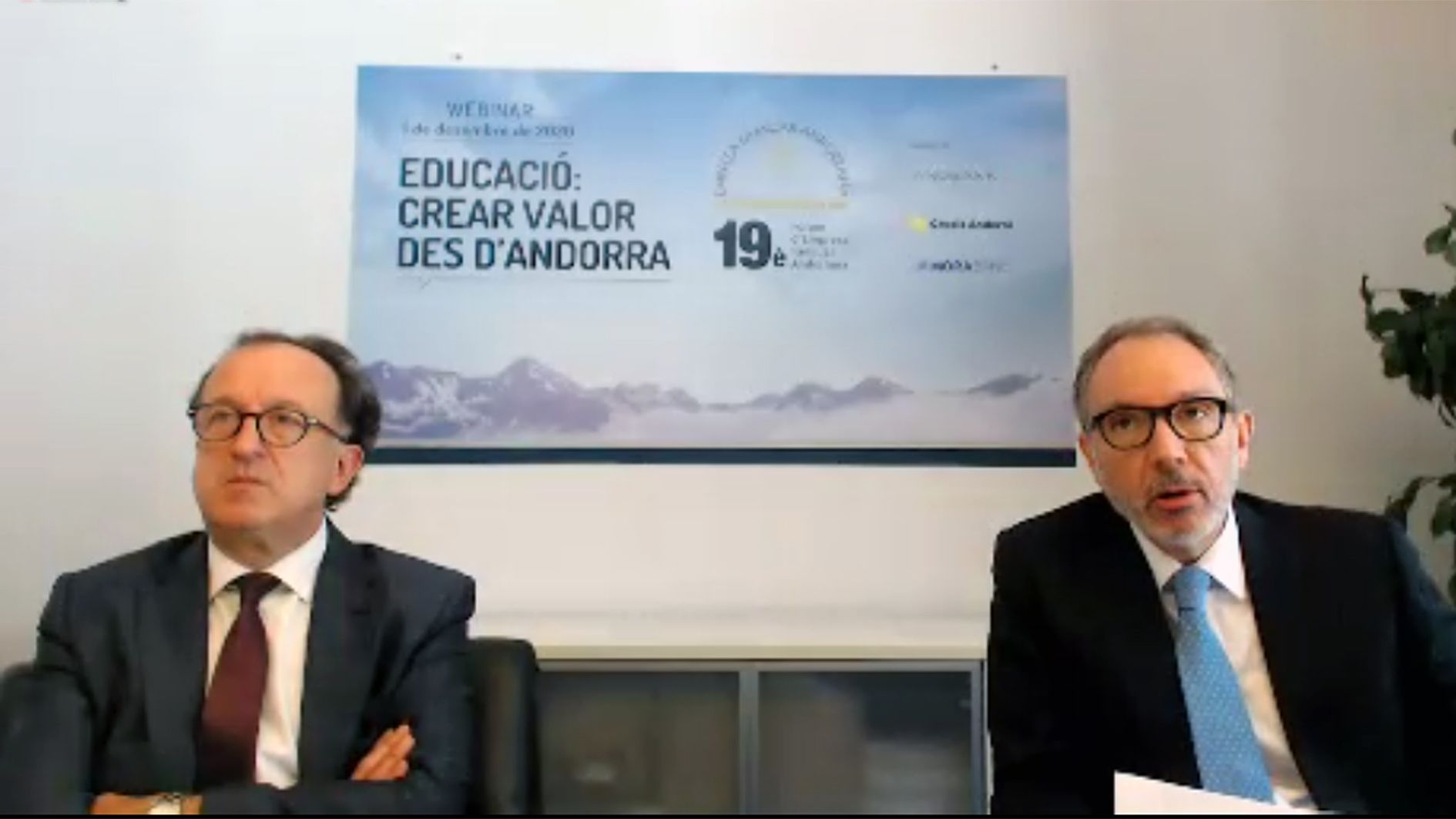 Francesc Mora, amb Joan Tomàs, durant la presentació del programa del dinovè fòrum de l'EFA.