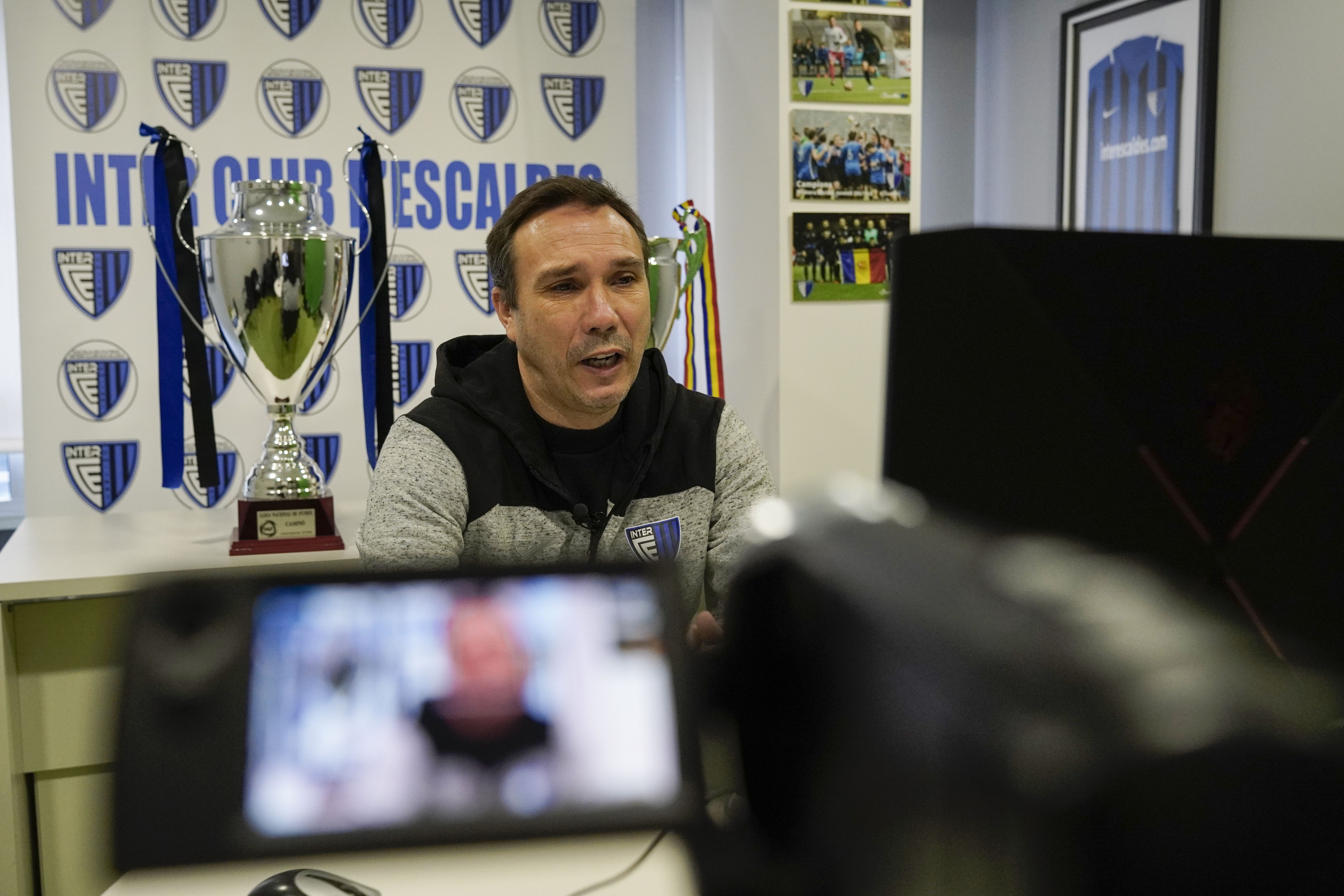 La roda de premsa de presentació del nou mànager esportiu de l’Inter Club d’Escaldes, Antonio Rodríguez Saravia