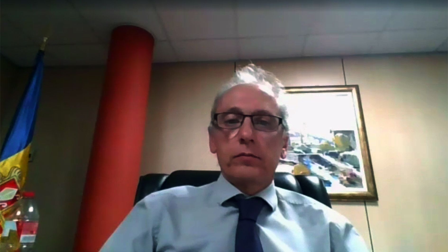 El cònsol major de Canillo, Francesc Camp, en el seu despatx comunal durant la sessió telemàtica.