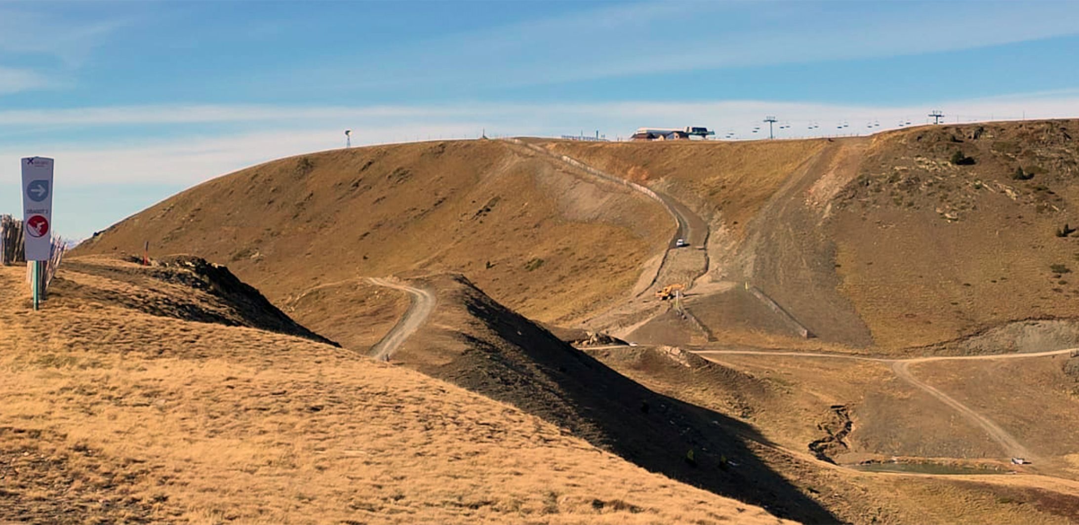 Actuació per obrir una nova pista a Grau Roig, a la zona de la Llosada.