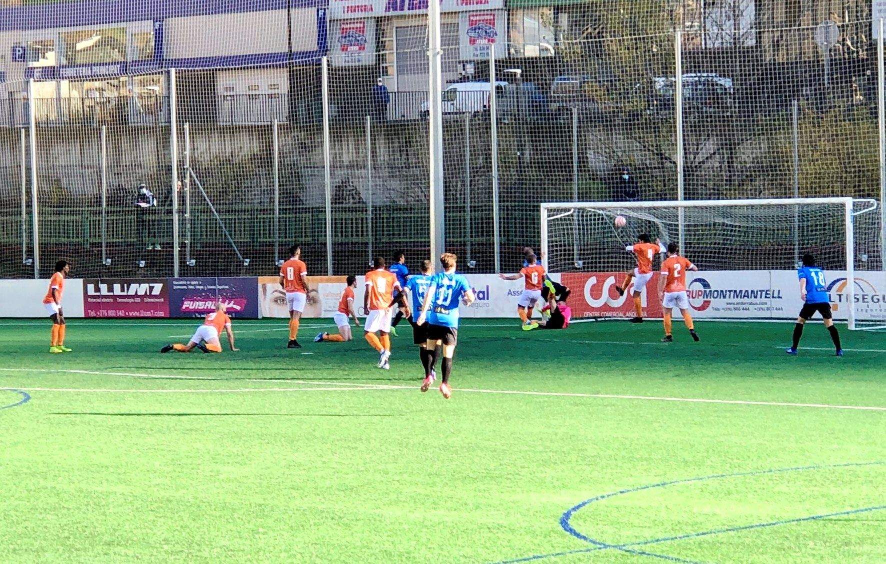 L'acció que ha precedit al primer gol de l'Inter aquest diumenge.