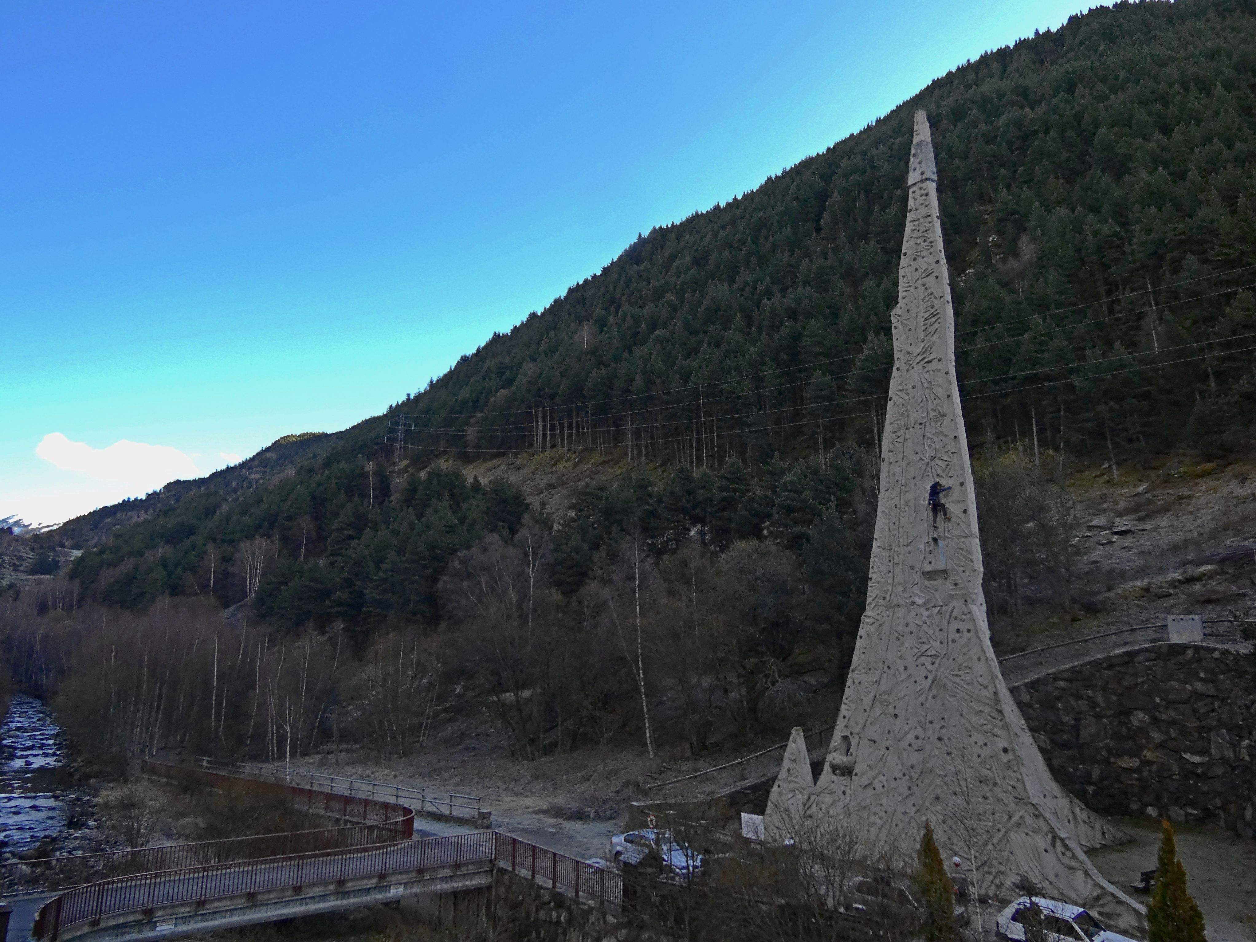 El mur d'escalada ja torna a ser operatiu.