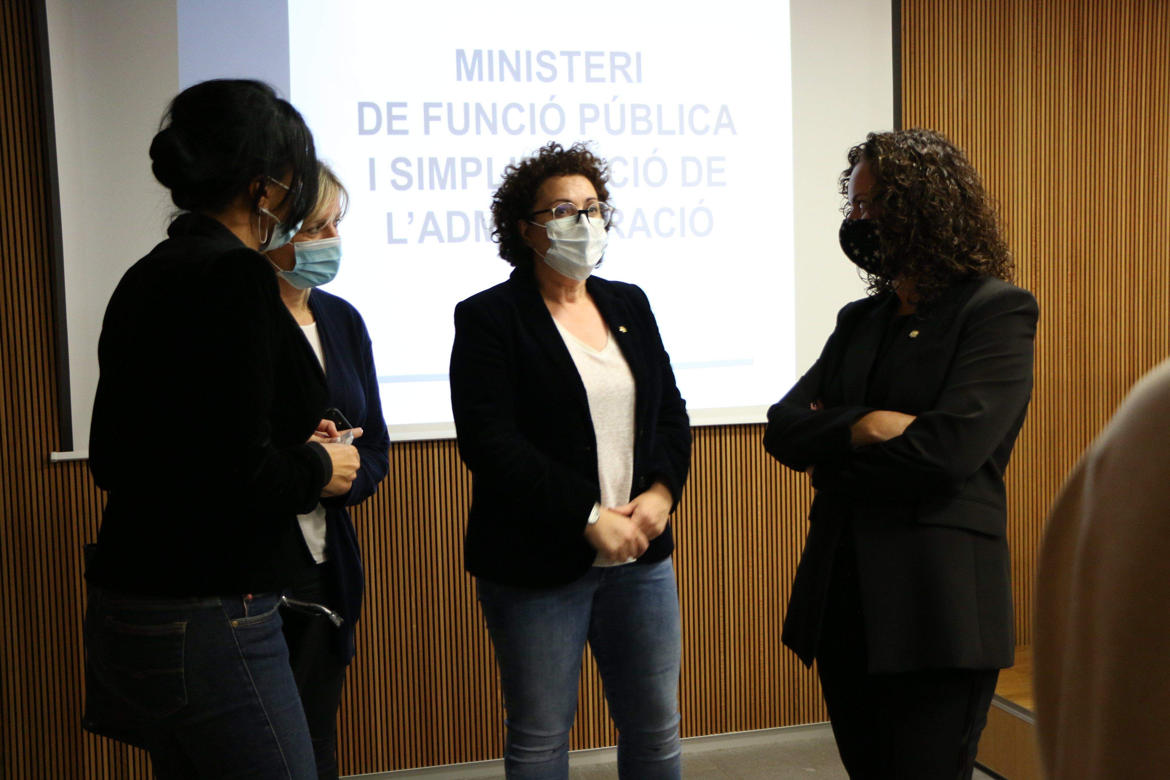 La ministra Judith Pallarés abans de la compareixença.