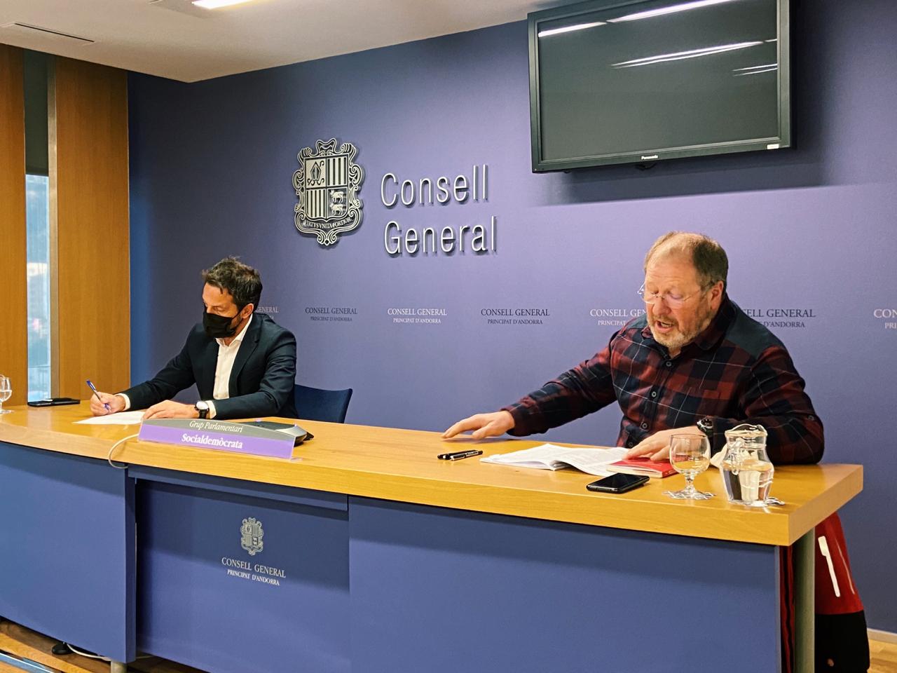 Pere López i Jordi Font, durant una roda de premsa.