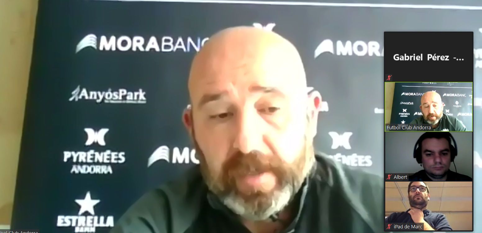 L'entrenador Nacho Castro durant la roda de premsa.