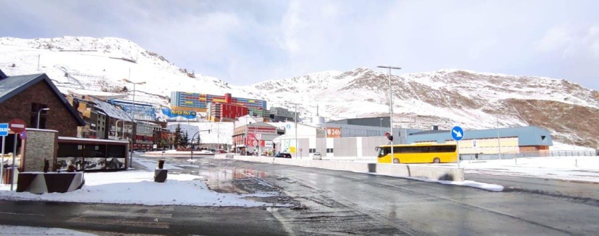 Els carrers del Pas segueixen sense gaire afluència de francesos.