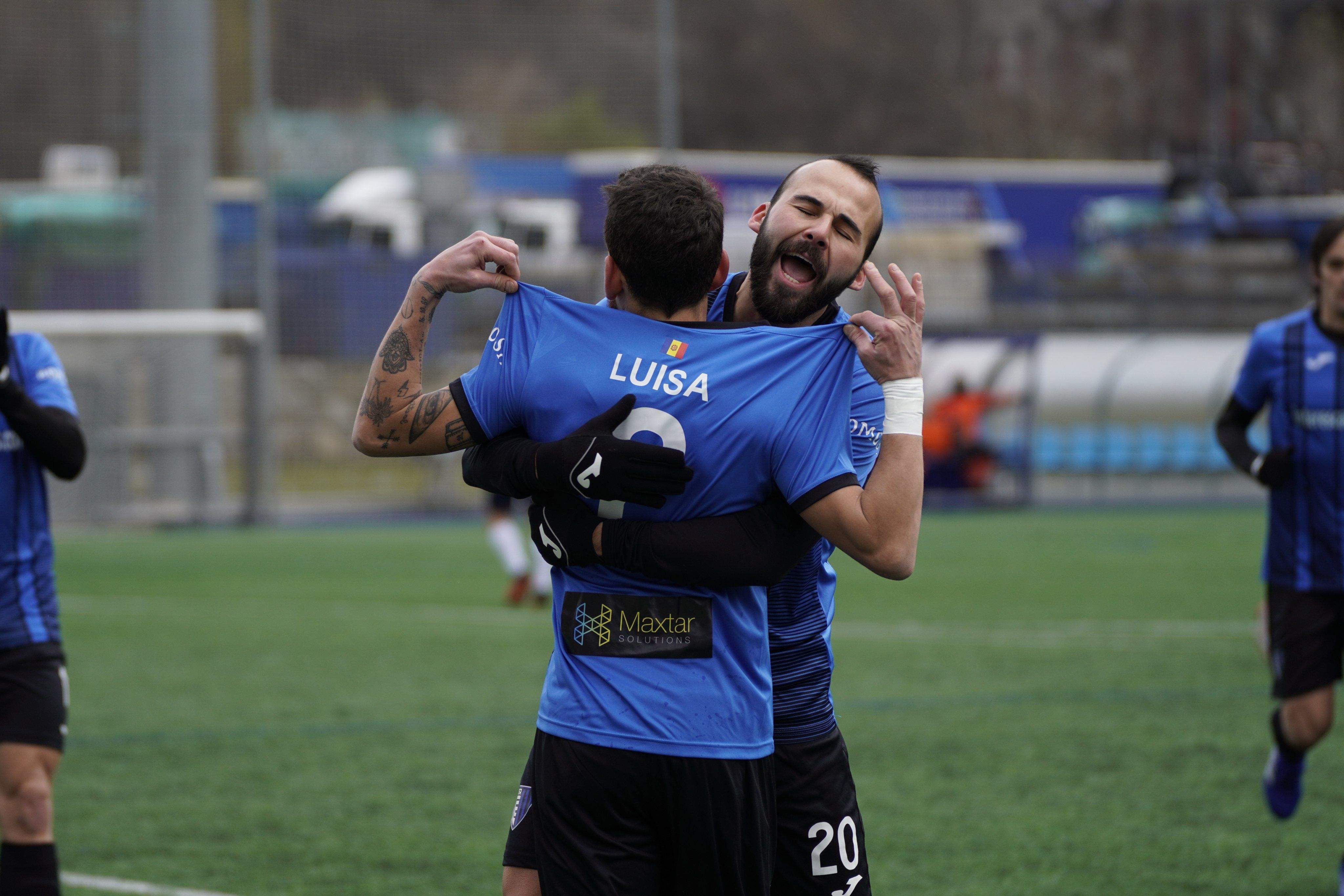 Els jugadors celebren el gol amb dedicatòria molt emotiva.