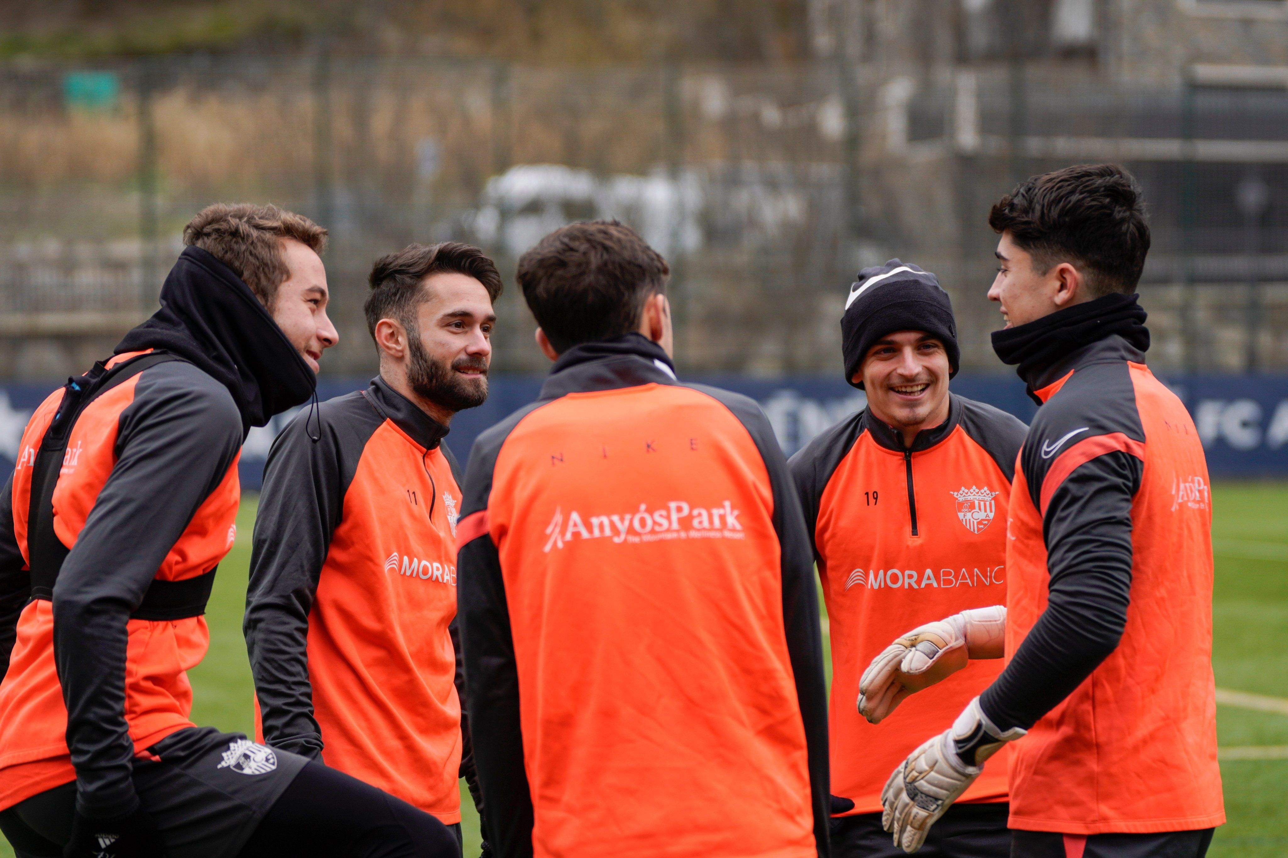 Els jugadors de l'FC Andorra durant un entrenament