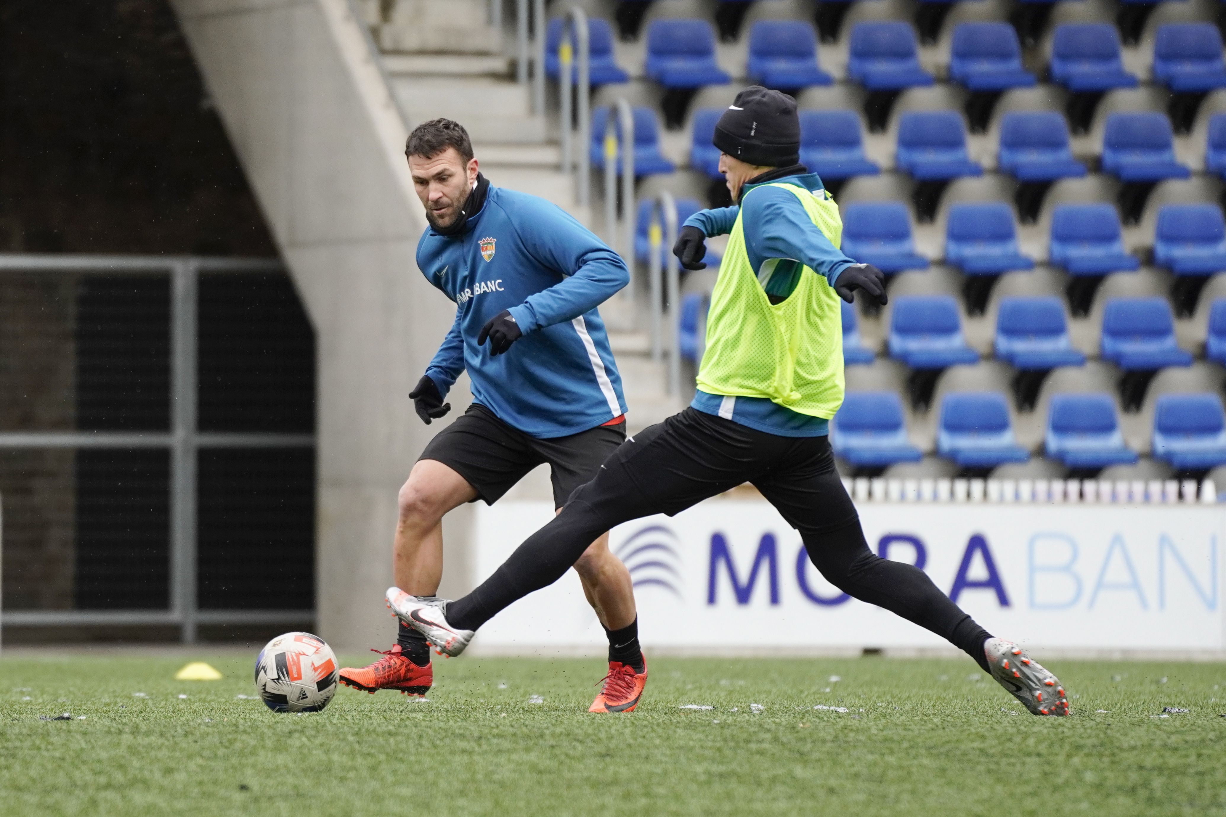 Casadesús retalla un company durant un entrenament.
