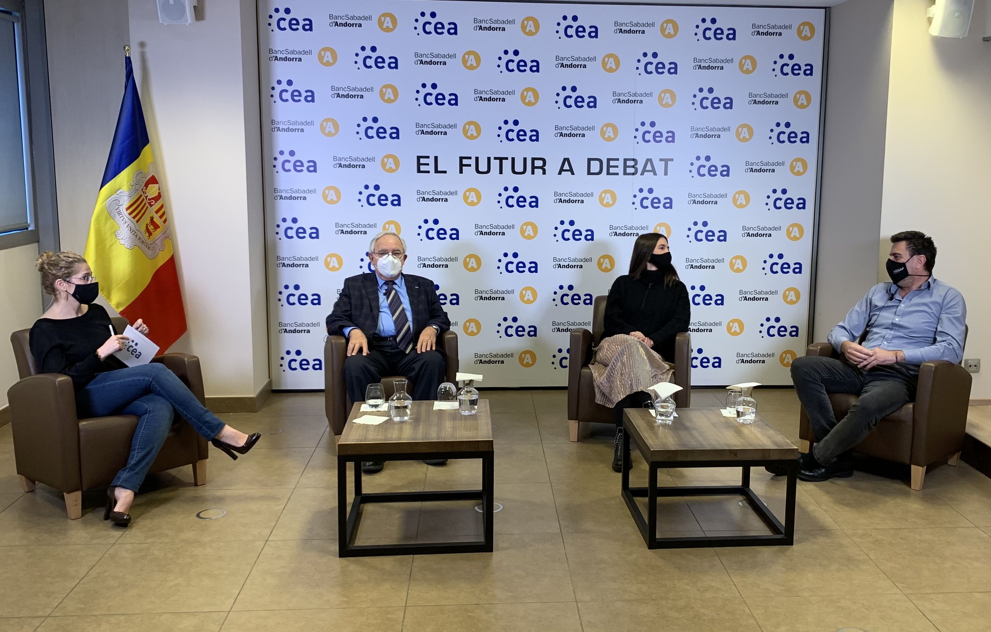 Els participants al debat d'aquest dijous.