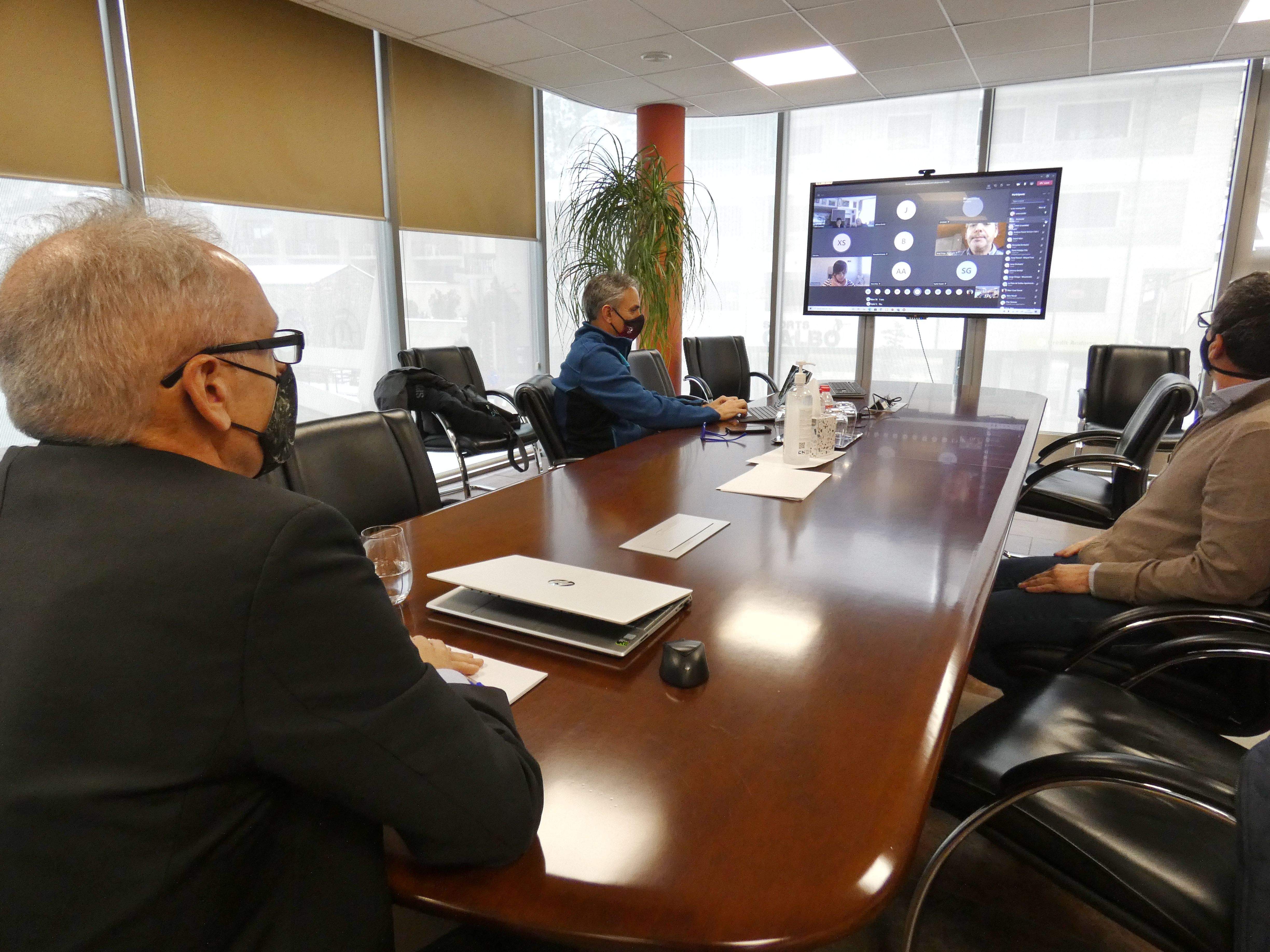 Francesc Camp, David Hidalgo i Francesc Oriol durant la trobada.