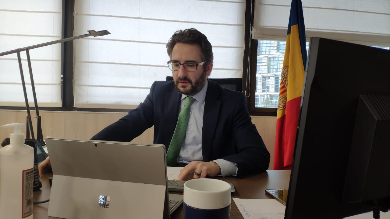El ministre Jover durant la reunió telematica amb el seu homòleg a Luxemburg, Pierre Gramegna