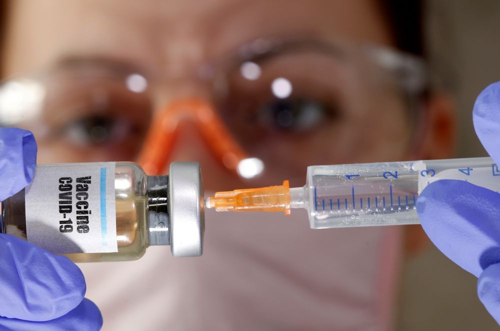 La vacuna de Sanofi i GSK no estarà a punt en les dates previstes.