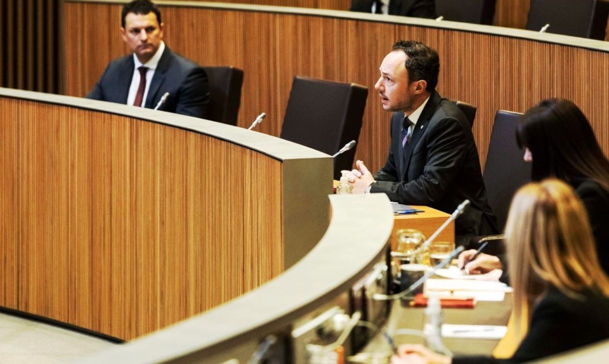 El cap de Govern, Xavier Espot i el ministre Jordi Gallardo en una sessió de Consell General.