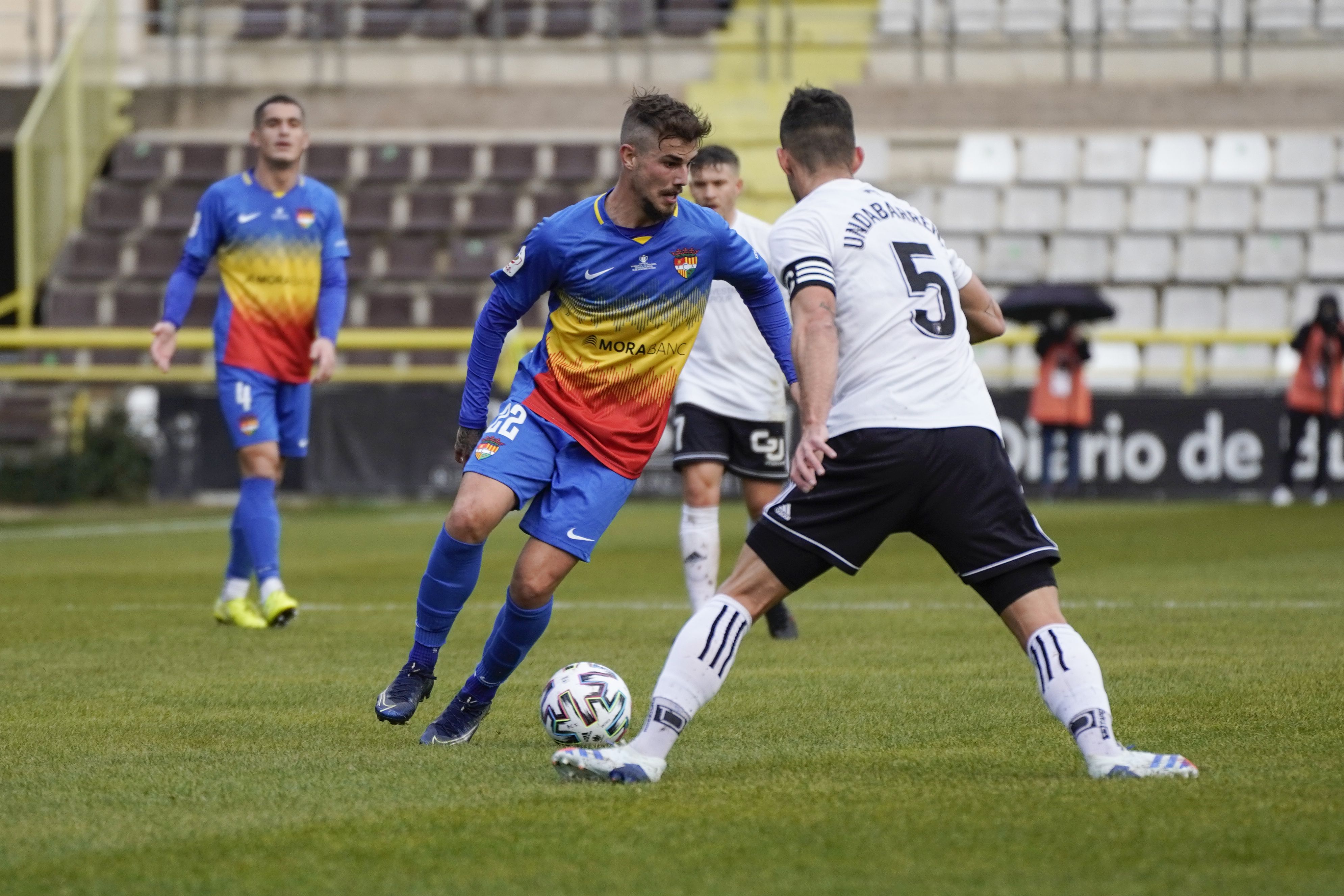 Isma Cerro, durant el partit jugat al camp del Burgos, l'únic oficial com a tricolor.