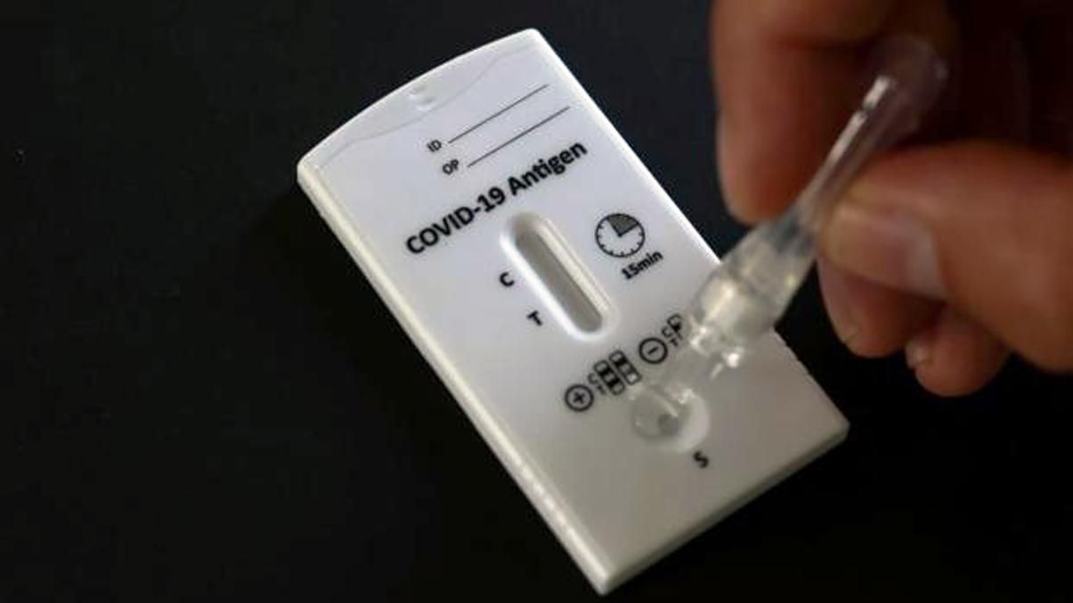 Un test d'antígens.