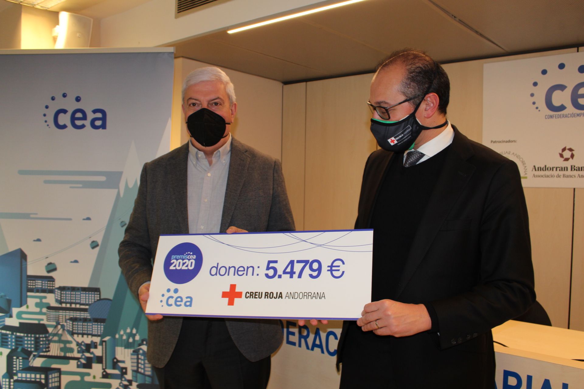 L'acte del lliurament del xec solidari a la Creu Roja Andorrana