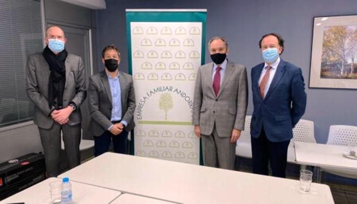 Els representants del PS i de l'EFA abans de la reunió d'aquest divendres.