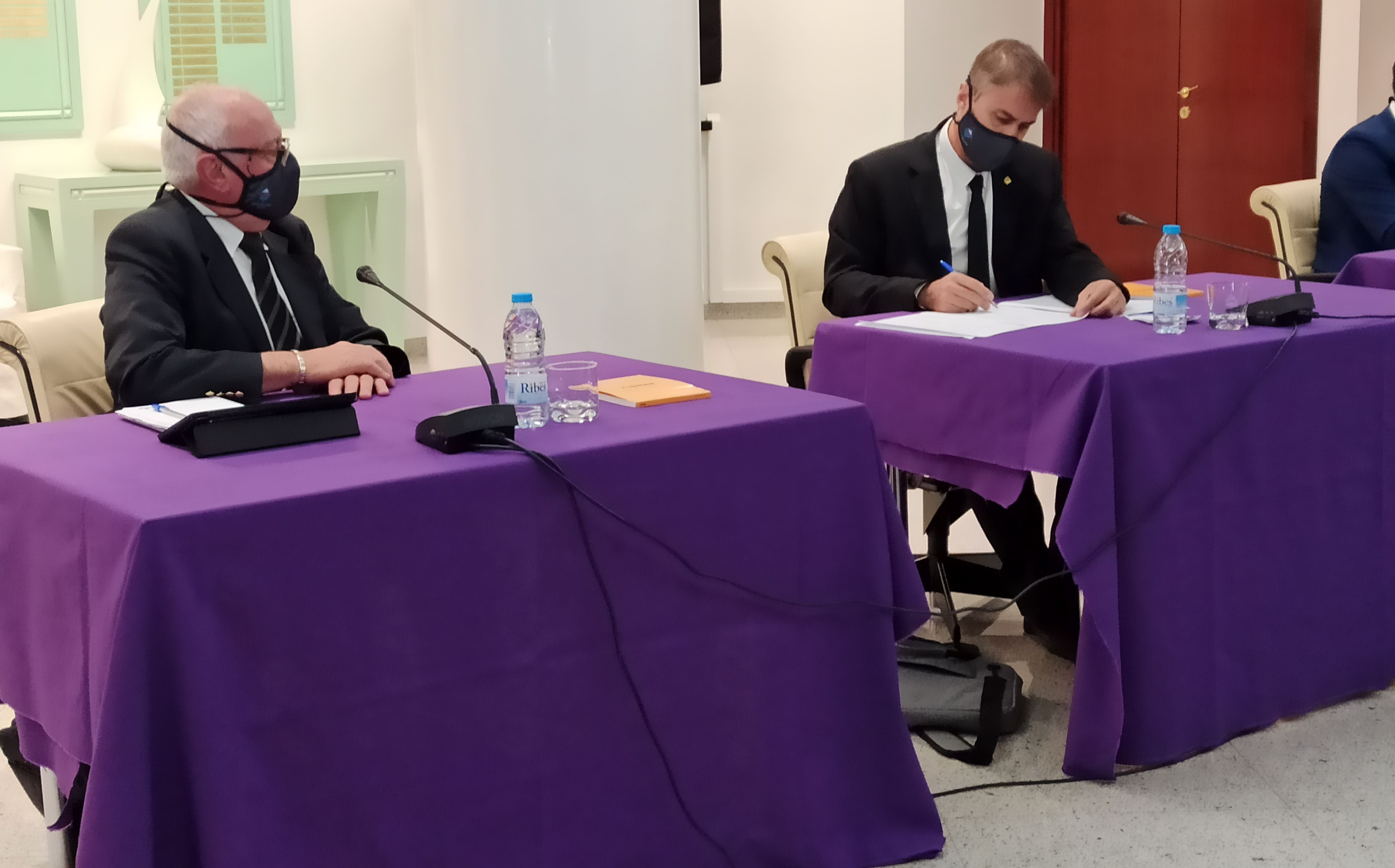 Riba i Rios en una sessió de comú.