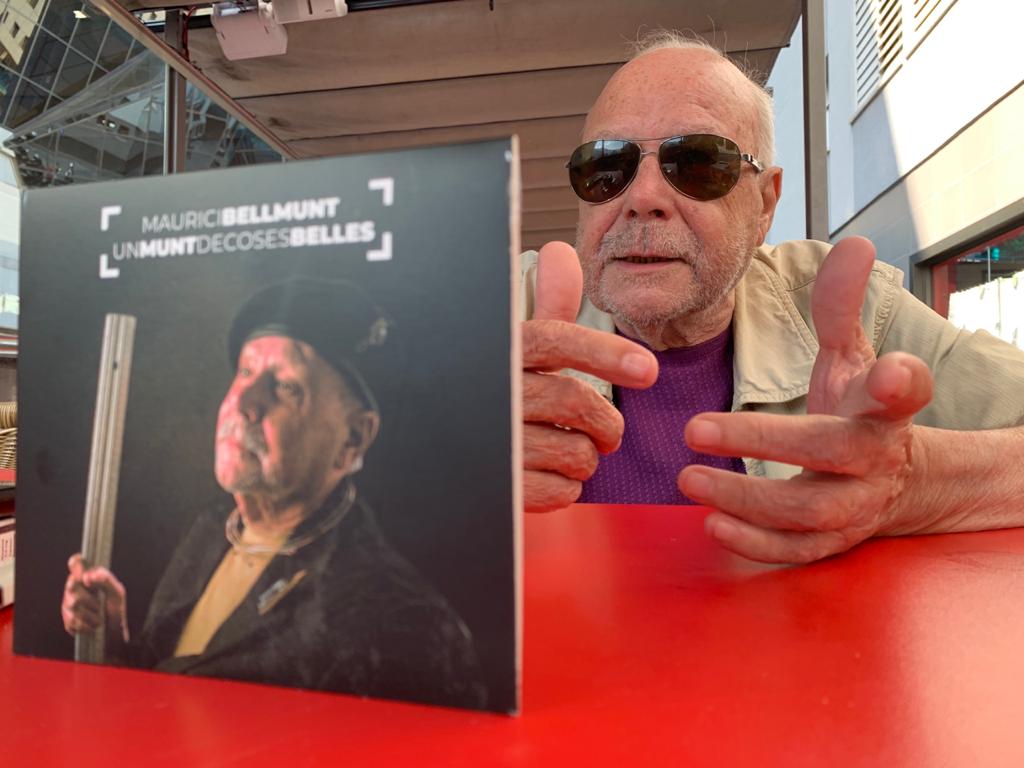 Maurici Bellmunt, amb el seu disc homenatge. Maurici Bellmunt, amb el seu disc homenatge.