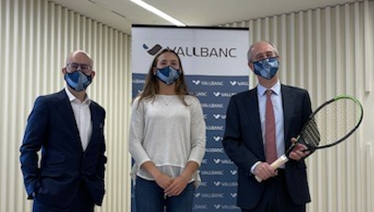 L'acte celebrat per presentar la col·laboració entre l'entitat bancària i la tenista